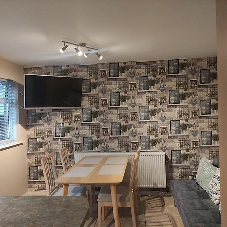 Perfect Place In Walsall/ 4 Bedroom / Long Term Workers Or Family Home Dış mekan fotoğraf