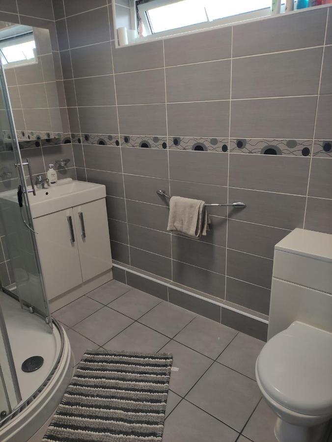 Perfect Place In Walsall/ 4 Bedroom / Long Term Workers Or Family Home Dış mekan fotoğraf
